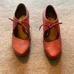 Women’s Lace-Up Oxford Heels in Rust Red